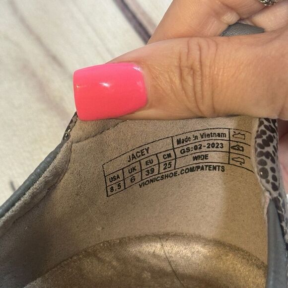 Vionic Jacey Wedge Shoes 8.5 Wide Women Slip on Comfort Gray Leather Support - Picture 2 of 9